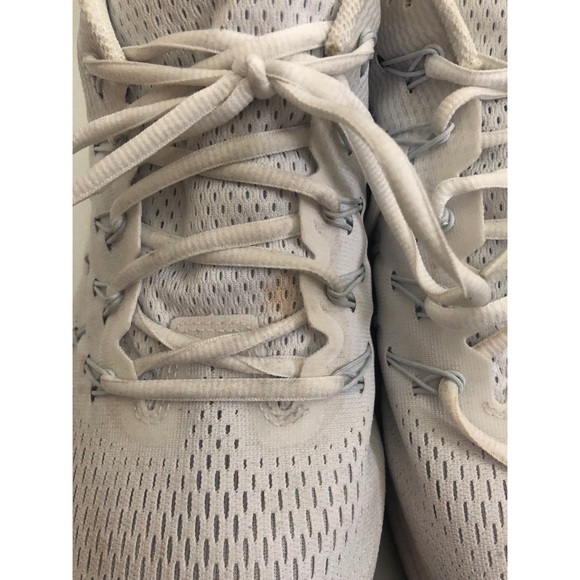 pegasus off white